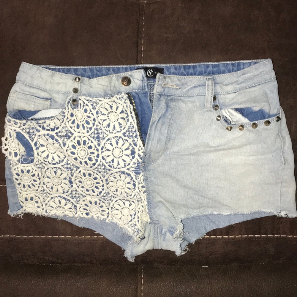 🖤Lace and stud detailed high waisted shorts🖤